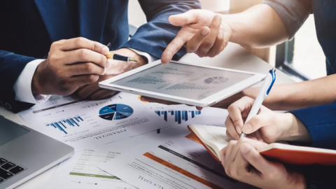 Báo cáo về sở hữu của nhóm nhà đầu tư nước ngoài có liên quan là Cổ đông lớn, nhà đầu tư nắm giữ từ 5% trở lên Cổ phiếu